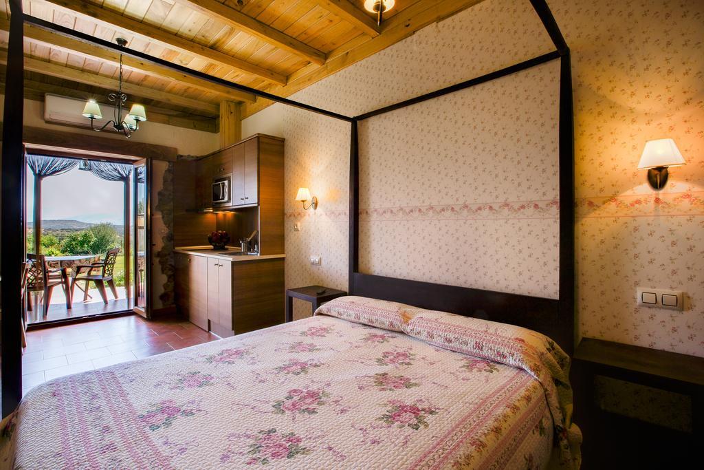 Apartamentos El Jardín del Poeta Guijo de Granadilla Habitación foto