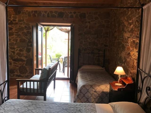Apartamentos El Jardín del Poeta Guijo de Granadilla Habitación foto