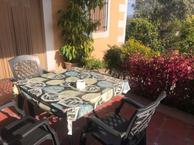 Apartamentos El Jardín del Poeta Guijo de Granadilla Habitación foto